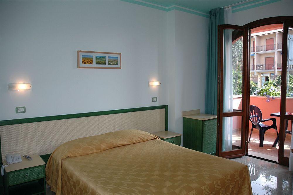 Hotel Mistral 마리나디캄포 외부 사진