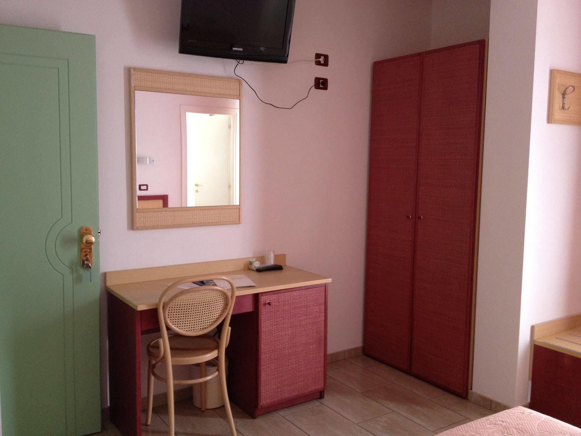 Hotel Mistral 마리나디캄포 외부 사진