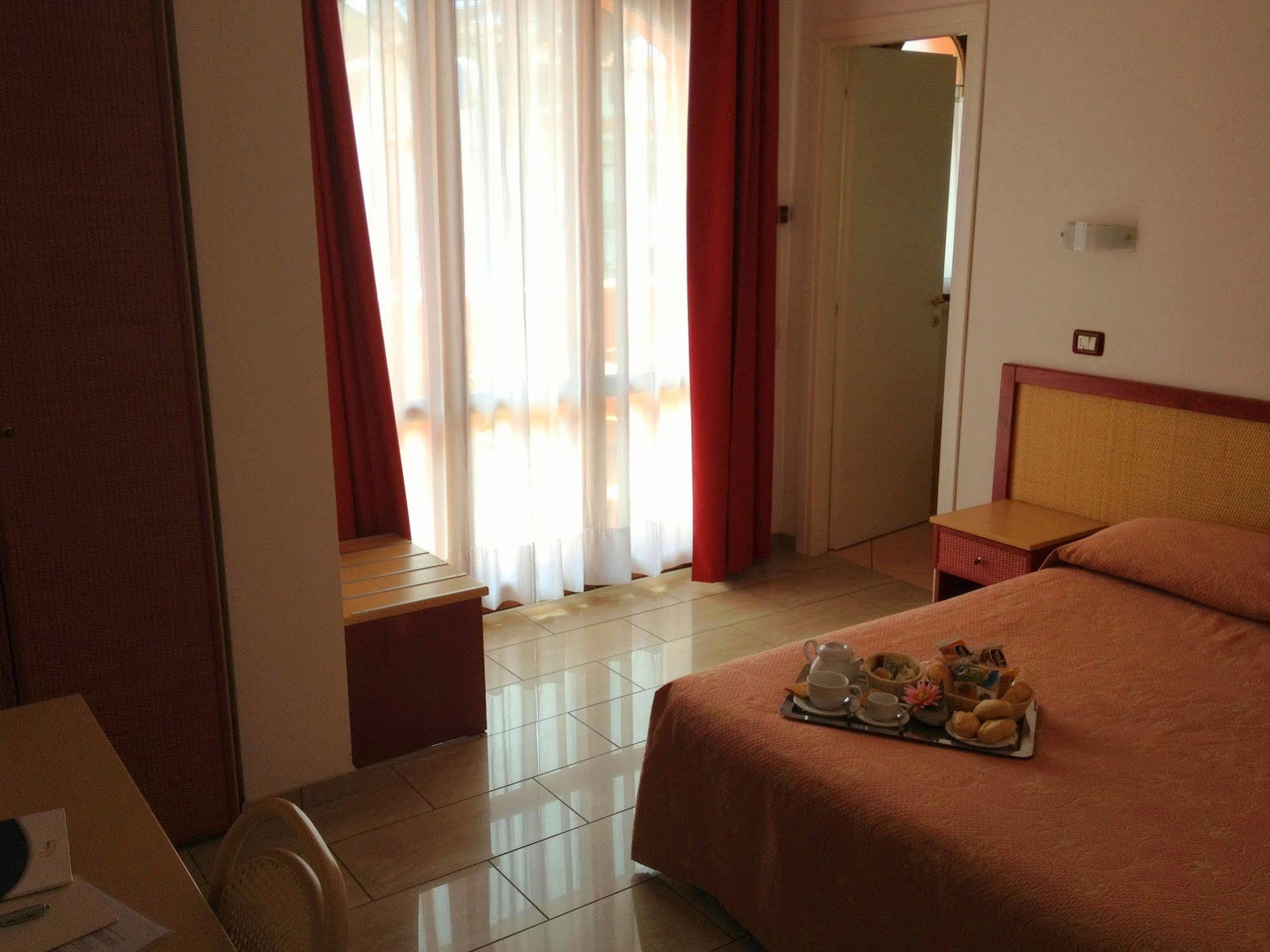 Hotel Mistral 마리나디캄포 외부 사진