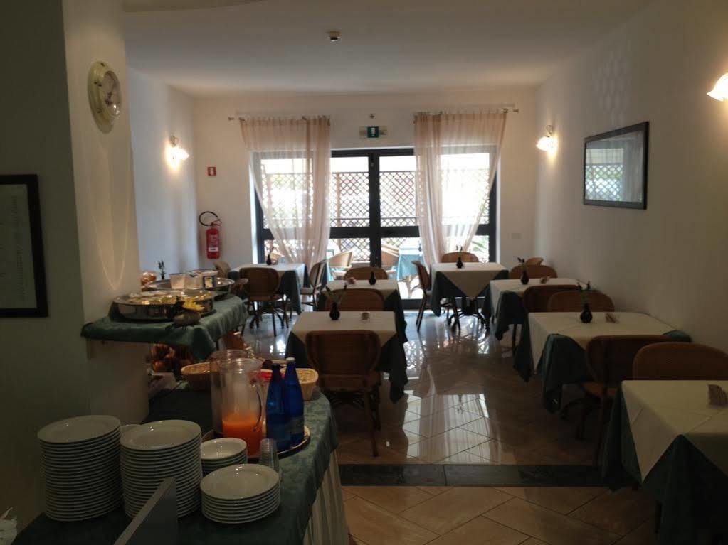 Hotel Mistral 마리나디캄포 외부 사진