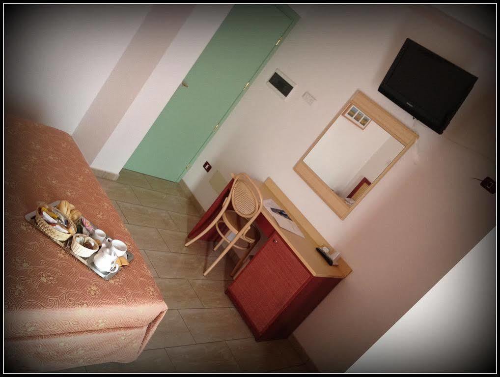 Hotel Mistral 마리나디캄포 외부 사진